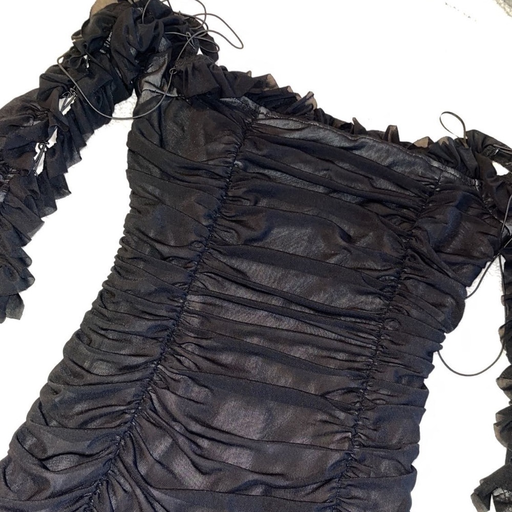 Black off the shoulder fashion nova dress